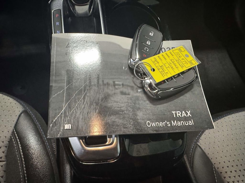 Used 2025 Chevrolet Trax LT w/ Driver Confidence Package image 31