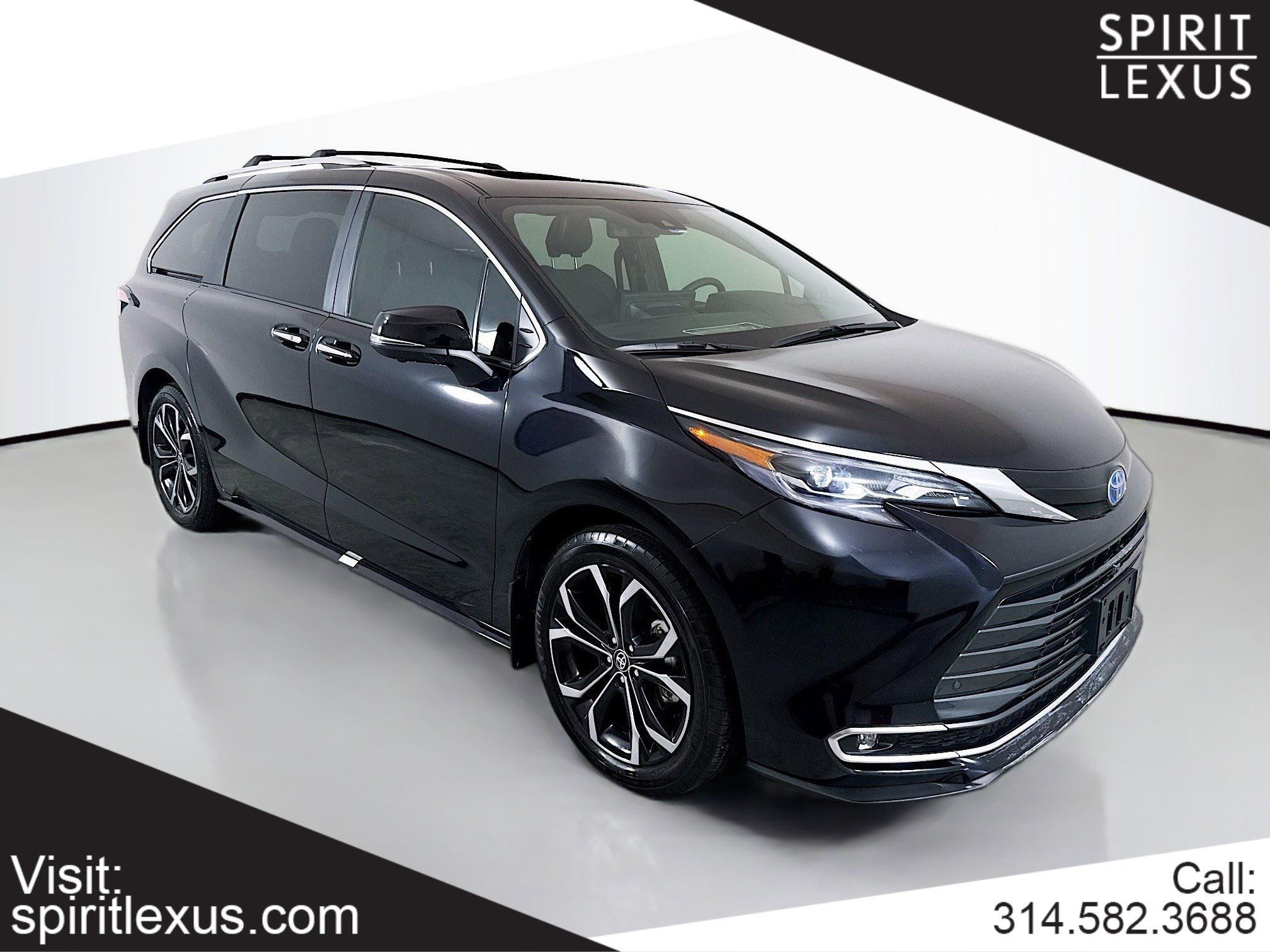 Used 2025 Toyota Sienna Platinum FWD image 1