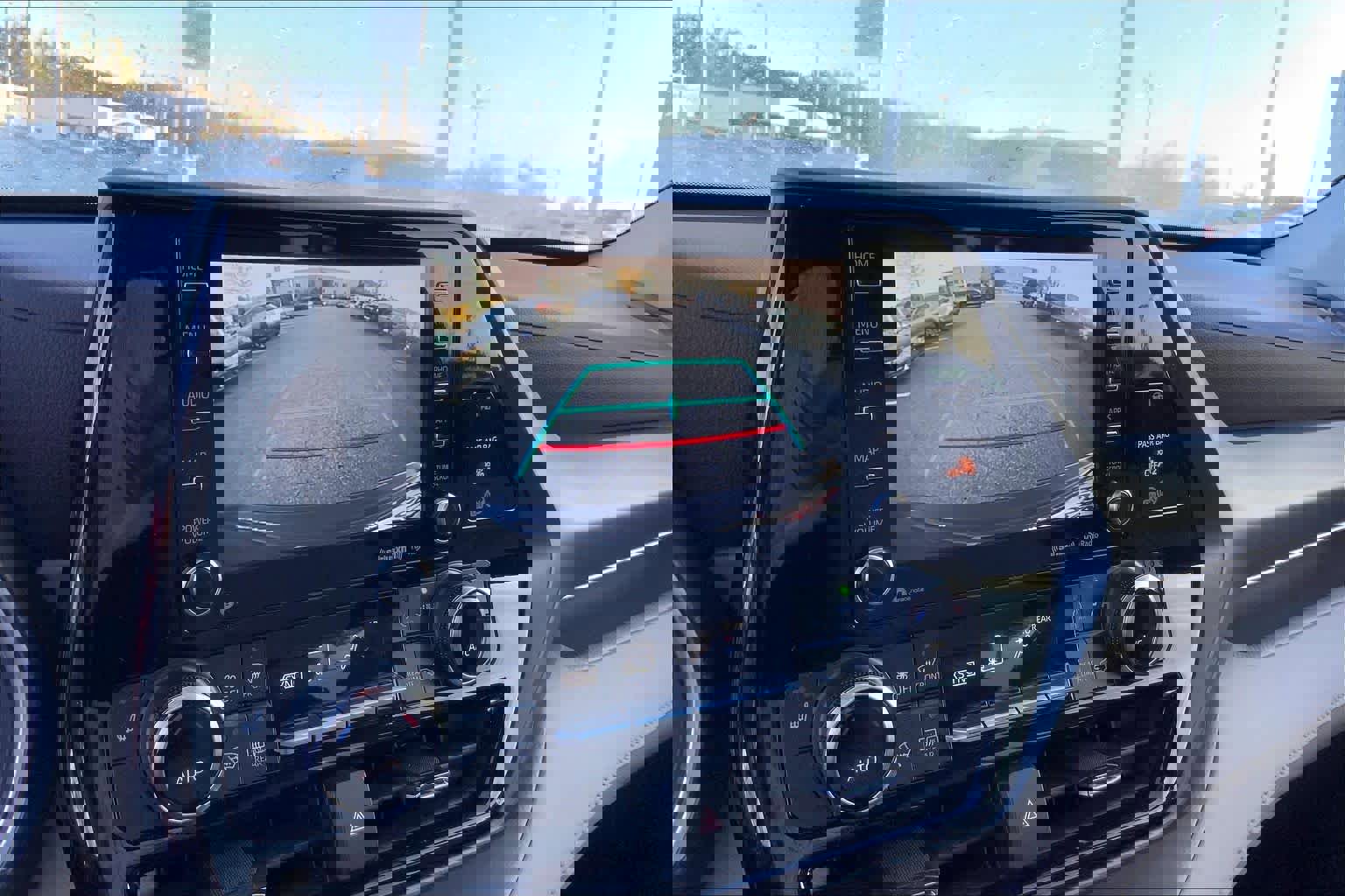 Used 2021 Toyota Highlander XLE image 28