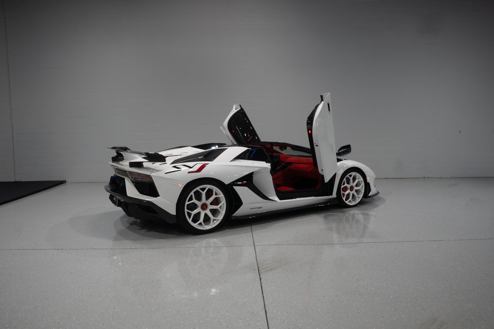 Used 2020 Lamborghini Aventador SVJ AWD/4WD image 55