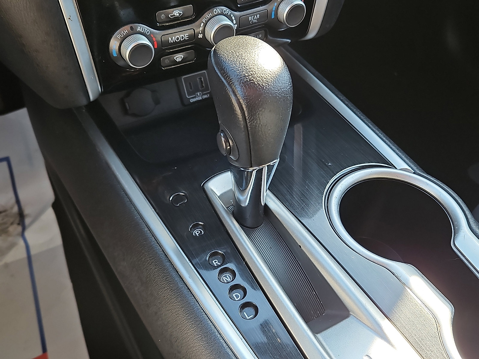 Used 2019 Nissan Pathfinder SV image 14