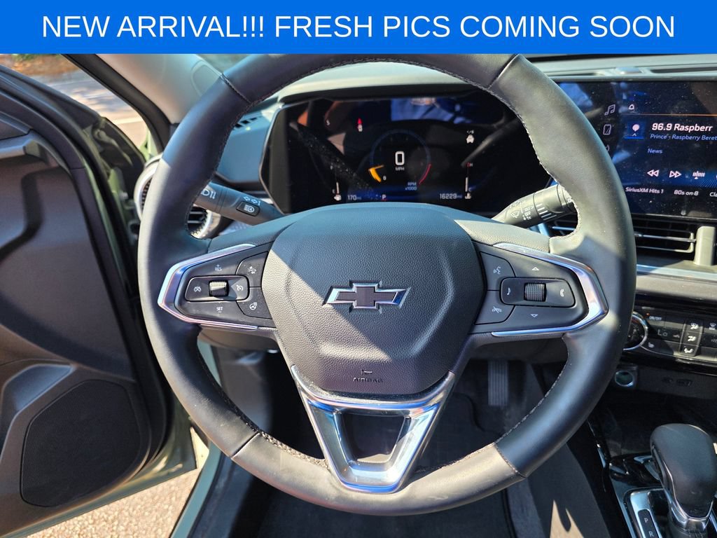 Used 2025 Chevrolet Trax ACTIV w/ Sunroof Package FWD image 12