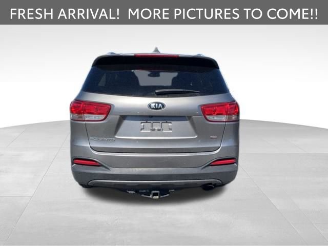 Used 2017 Kia Sorento AWD w/ LX Convenience Package image 4