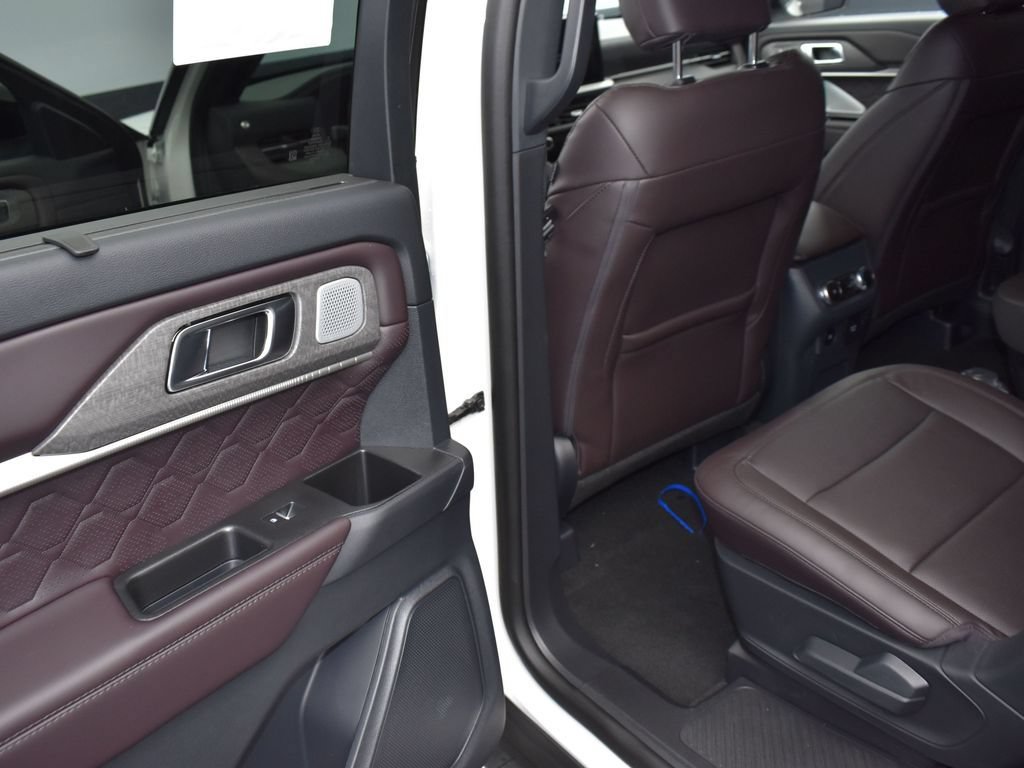Used 2025 Ford Explorer Platinum w/ Ultimate Package RWD image 17