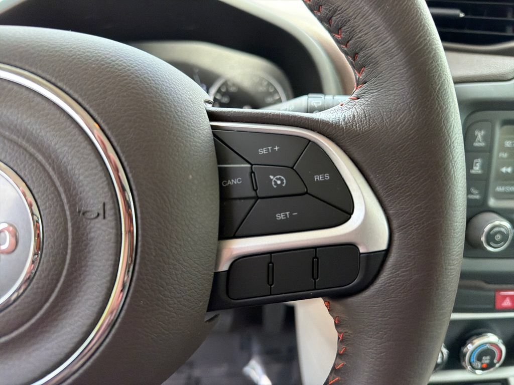 Used 2017 Jeep Renegade Latitude FWD image 21