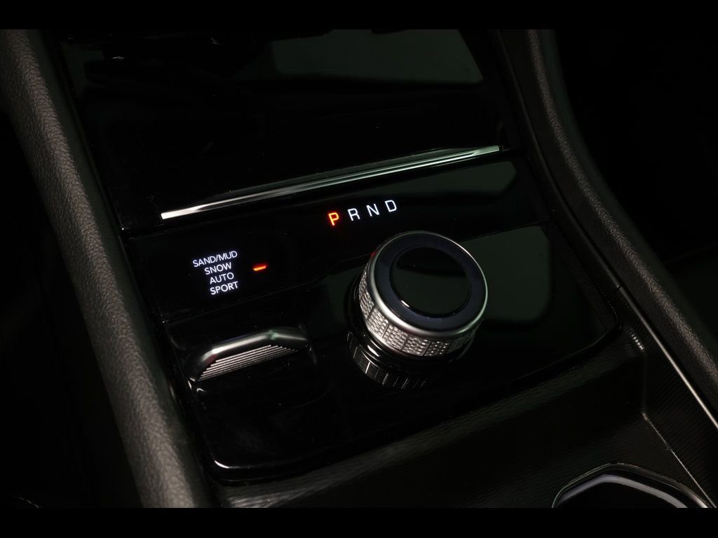 Used 2024 Jeep Grand Cherokee Limited image 14