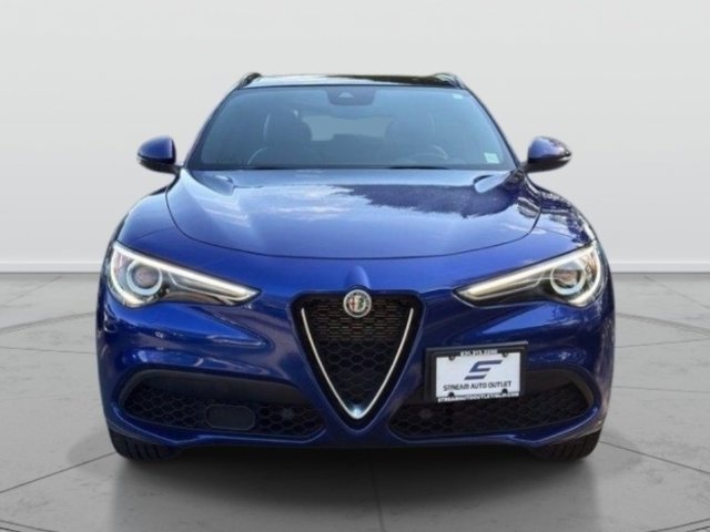Used 2023 Alfa Romeo Stelvio Ti AWD/4WD image 2