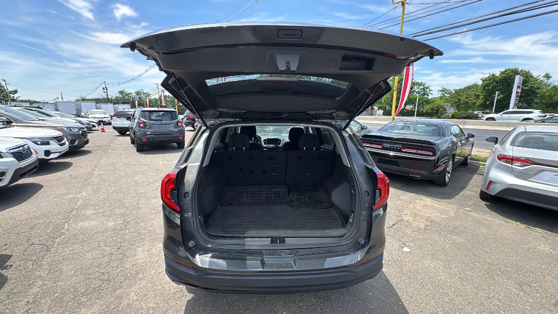 Used 2020 GMC Terrain SLE FWD image 17