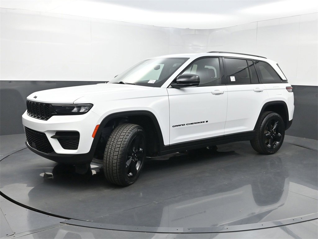 Used 2022 Jeep Grand Cherokee Altitude image 24