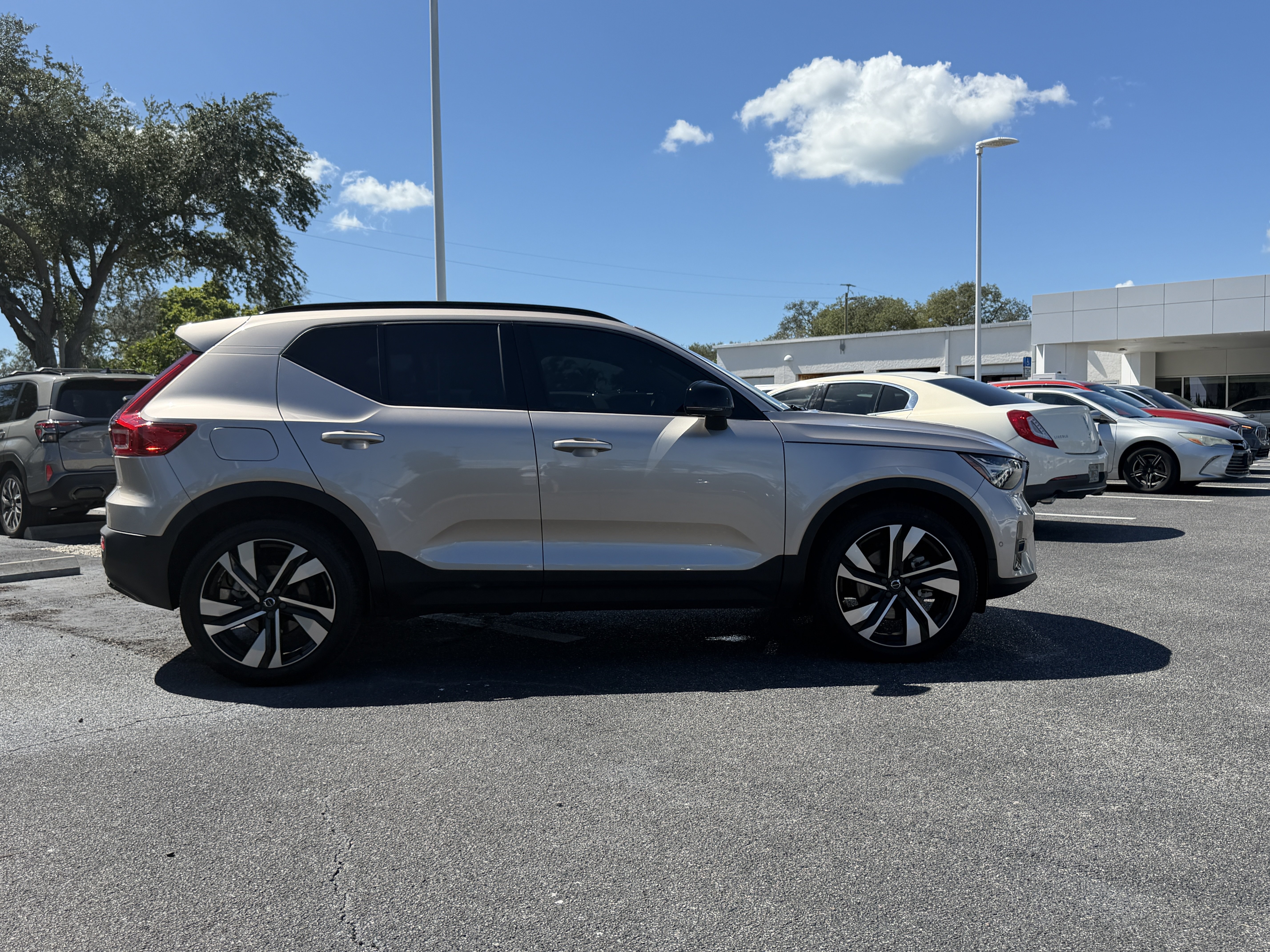 Certified 2024 Volvo XC40 B5 Plus w/ Protection Package Premier AWD/4WD image 8