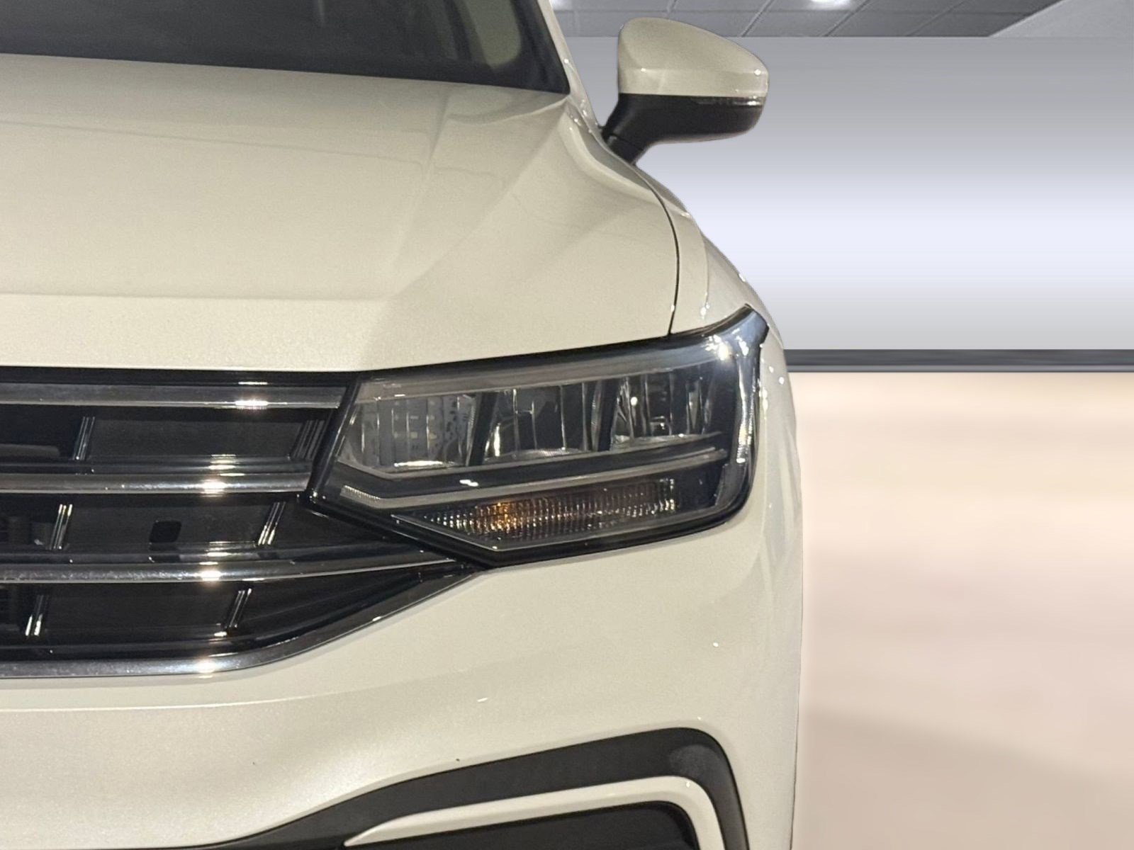 Used 2023 Volkswagen Tiguan SE image 10