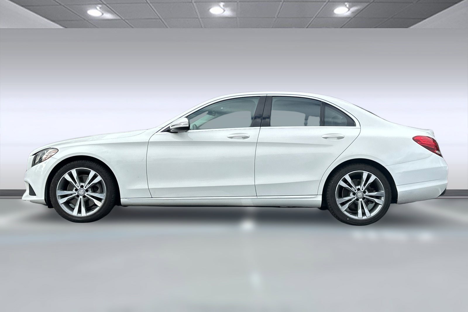 Used 2015 Mercedes-Benz C 300 4MATIC Sedan image 2