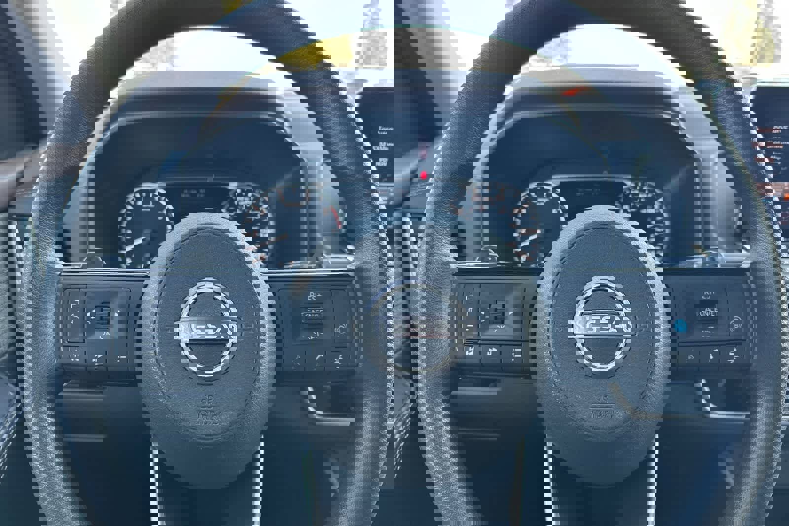 Used 2023 Nissan Rogue SV image 25