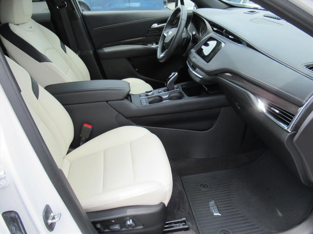 Used 2023 Cadillac XT4 Sport FWD image 9