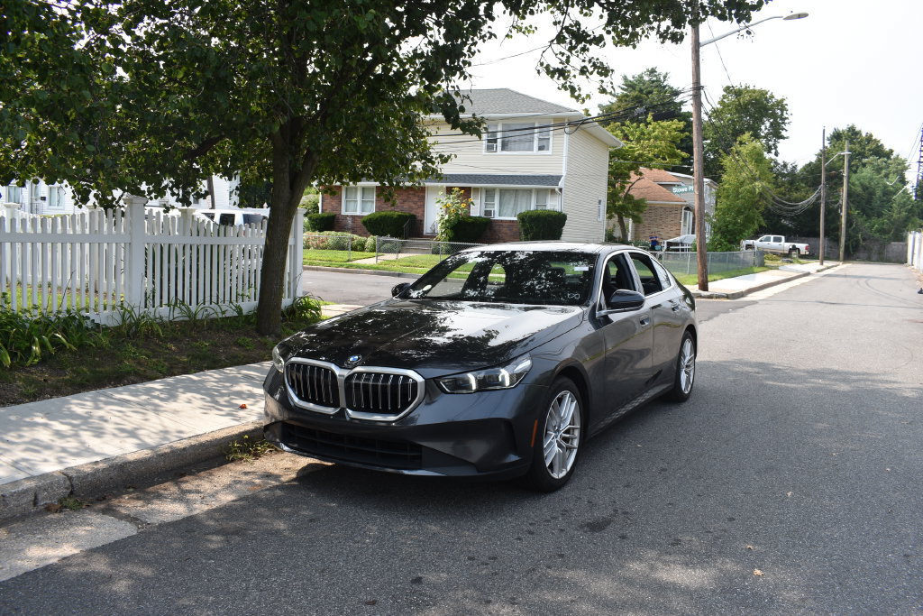 Used 2025 BMW 530i RWD image 2