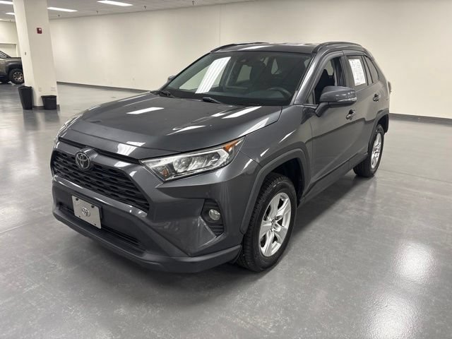 Used 2020 Toyota RAV4 XLE AWD/4WD image 3