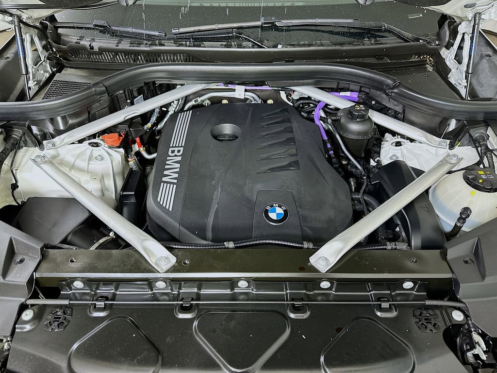 Used 2024 BMW X5 xDrive40i w/ Parking Assistance Package image 8