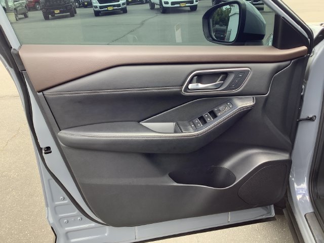 Used 2022 Nissan Rogue Platinum w/ Head-Up Display Package FWD image 9