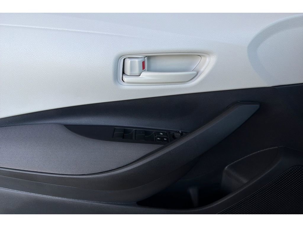 Used 2025 Toyota Corolla LE FWD image 11