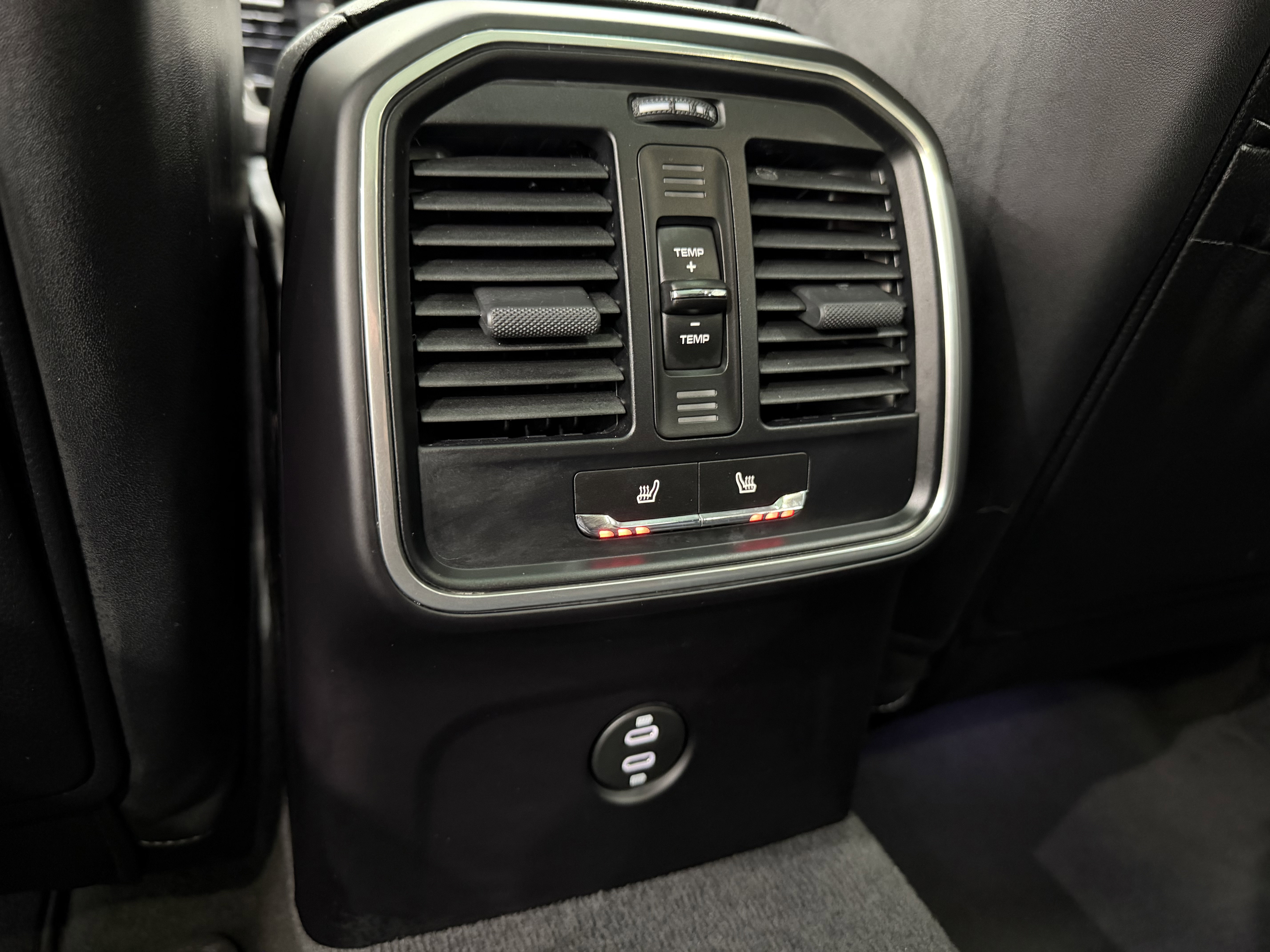 Certified 2024 Porsche Macan image 21