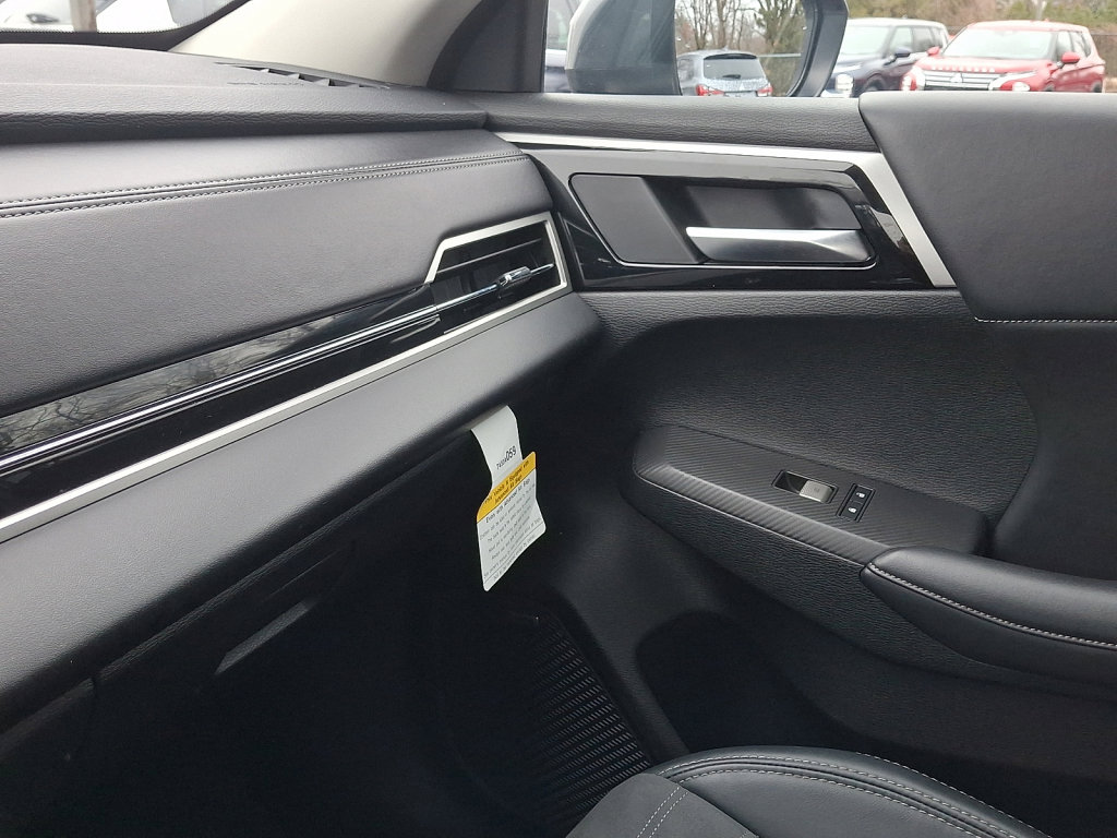 Used 2025 Mitsubishi Outlander SE AWD/4WD image 31