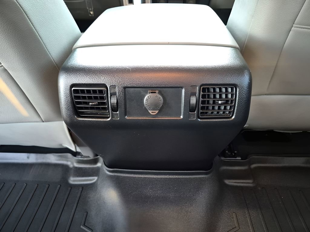 Used 2013 Toyota Tundra 4x4 CrewMax w/ Tow Pkg image 21