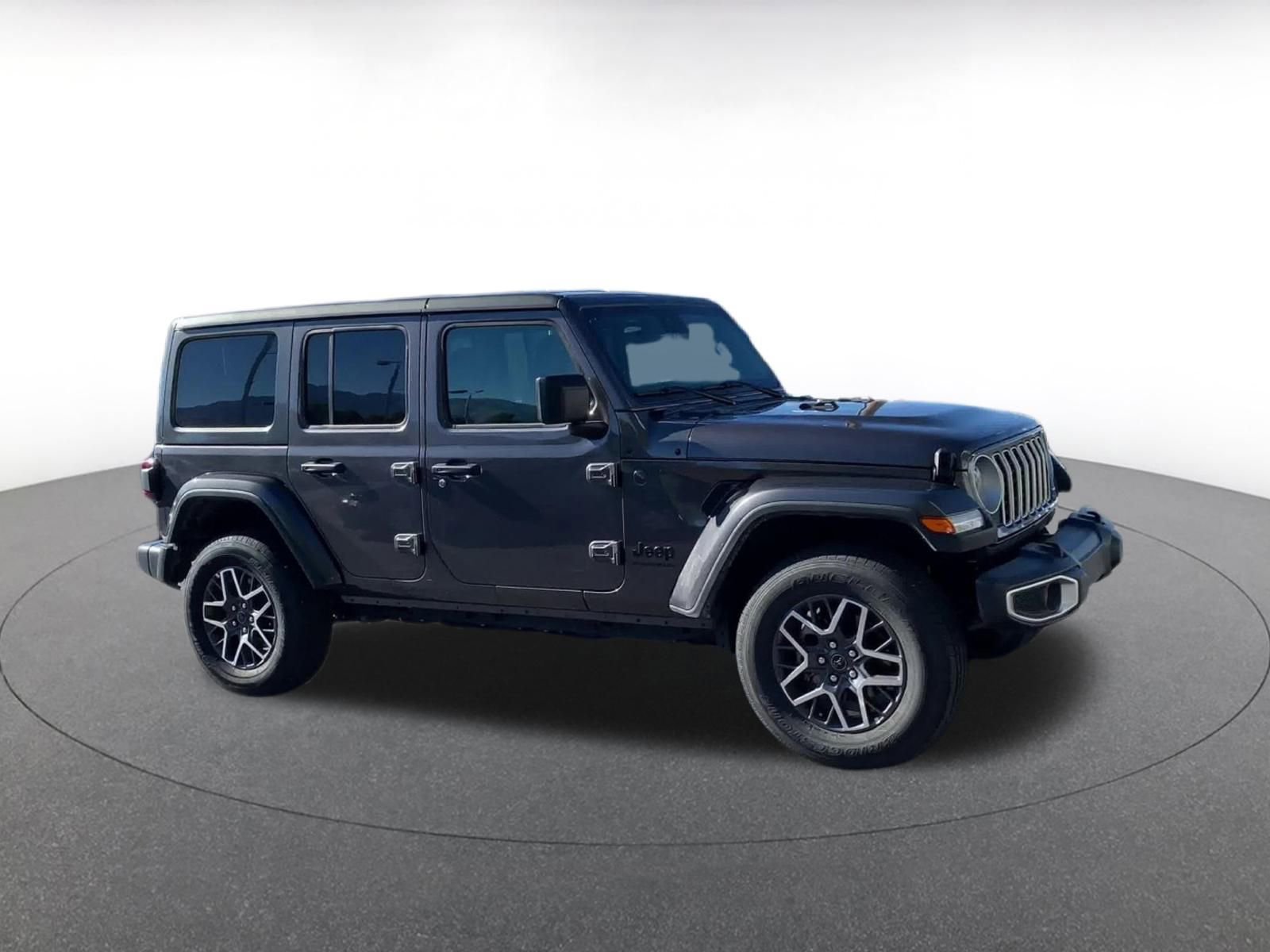 Used 2025 Jeep Wrangler Sahara image 2