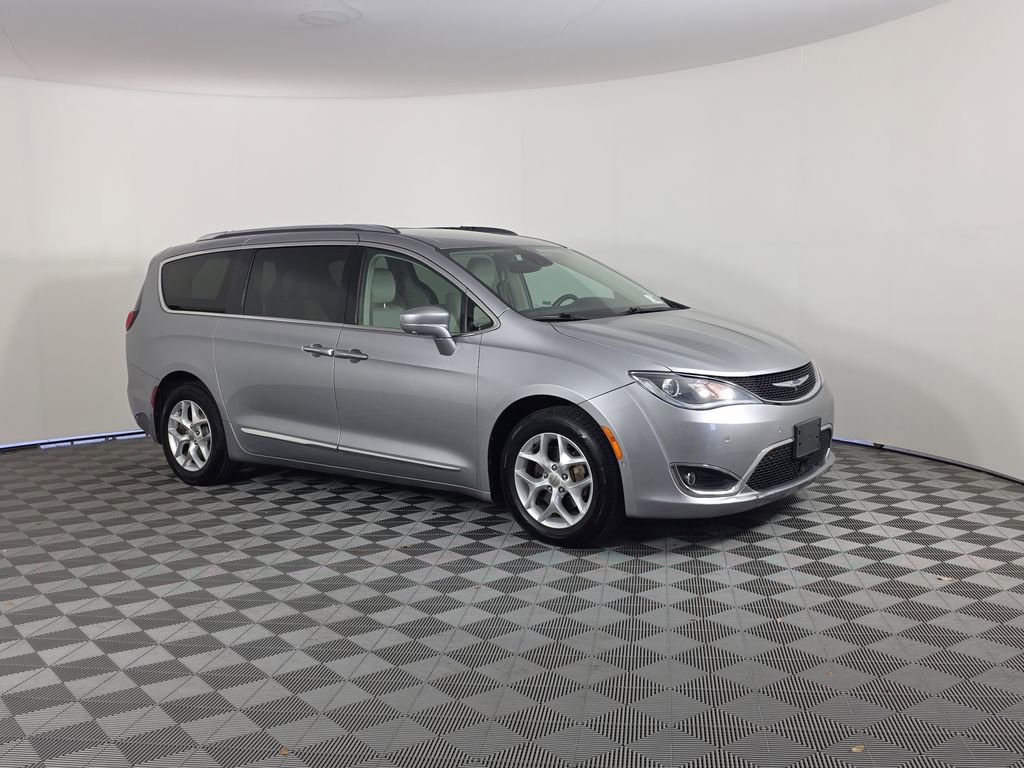 Used 2017 Chrysler Pacifica Touring-L Plus w/ Advanced Safetytec Group image 9