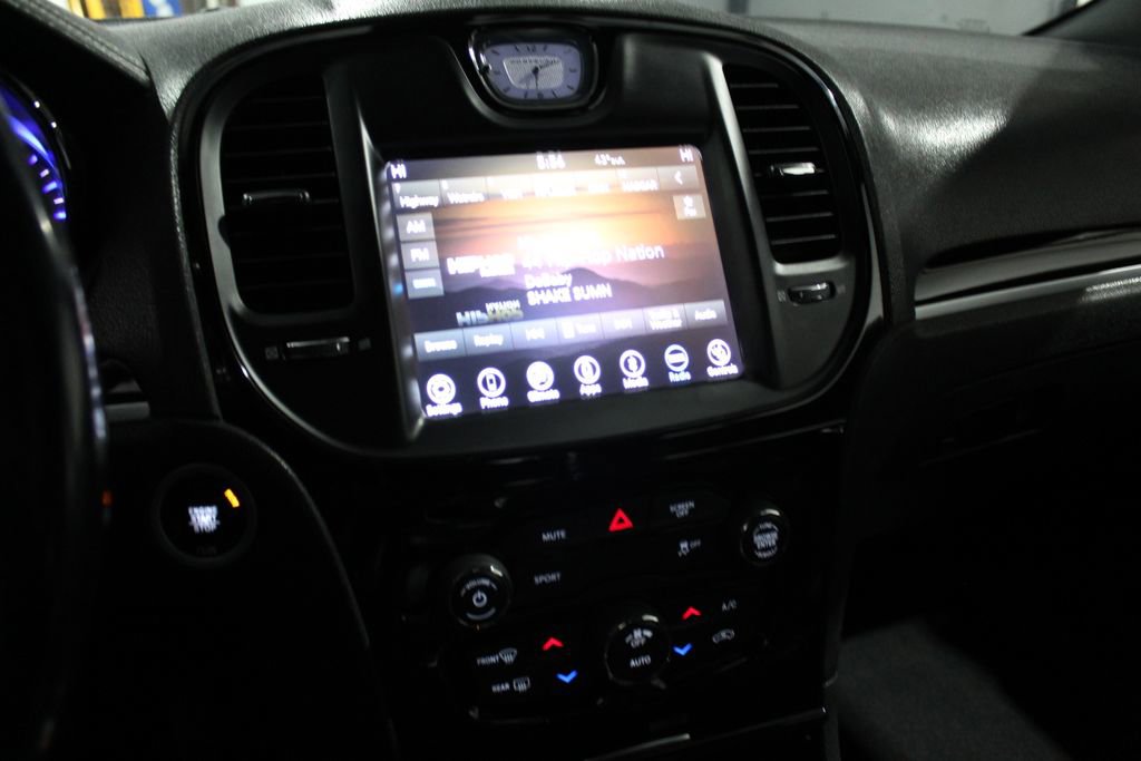 Used 2019 Chrysler 300 S image 11