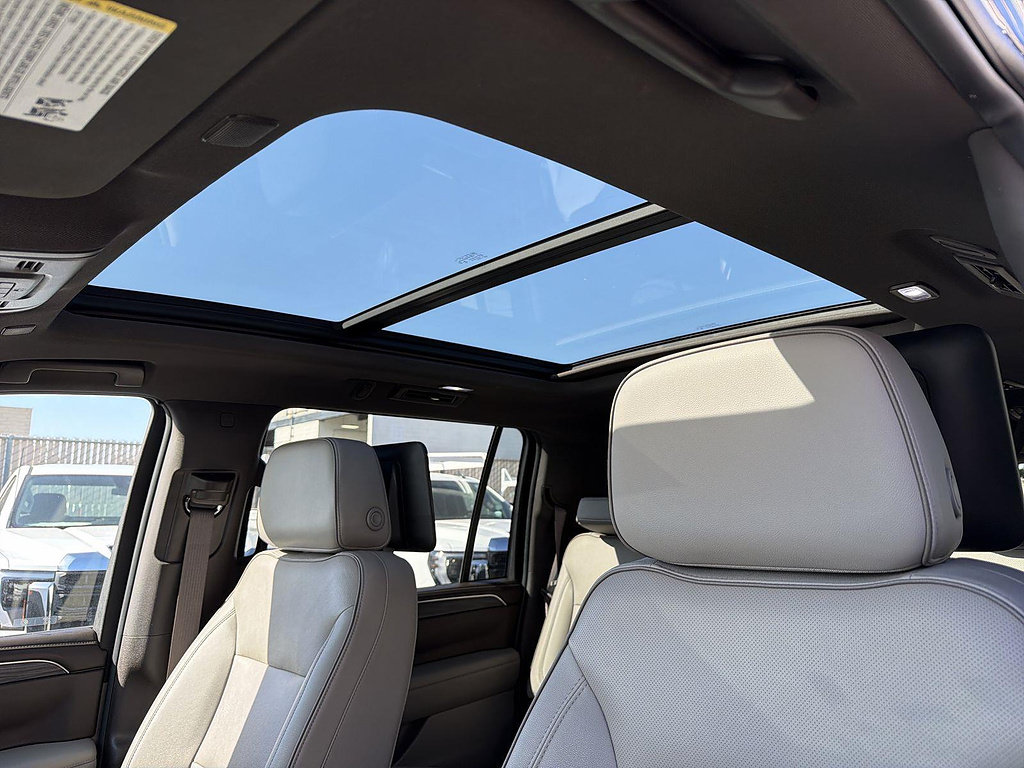 Used 2023 GMC Yukon XL SLT w/ SLT Luxury Package RWD image 18