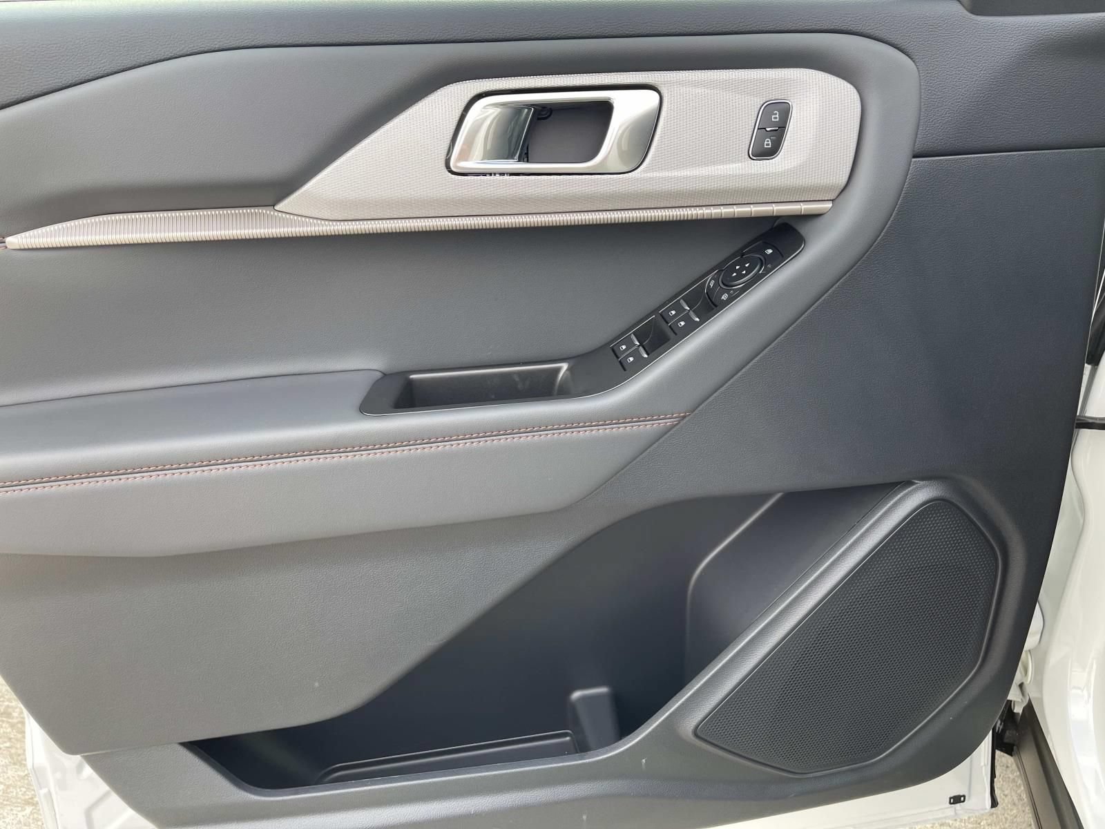 New 2026 Ford Explorer Active RWD image 17