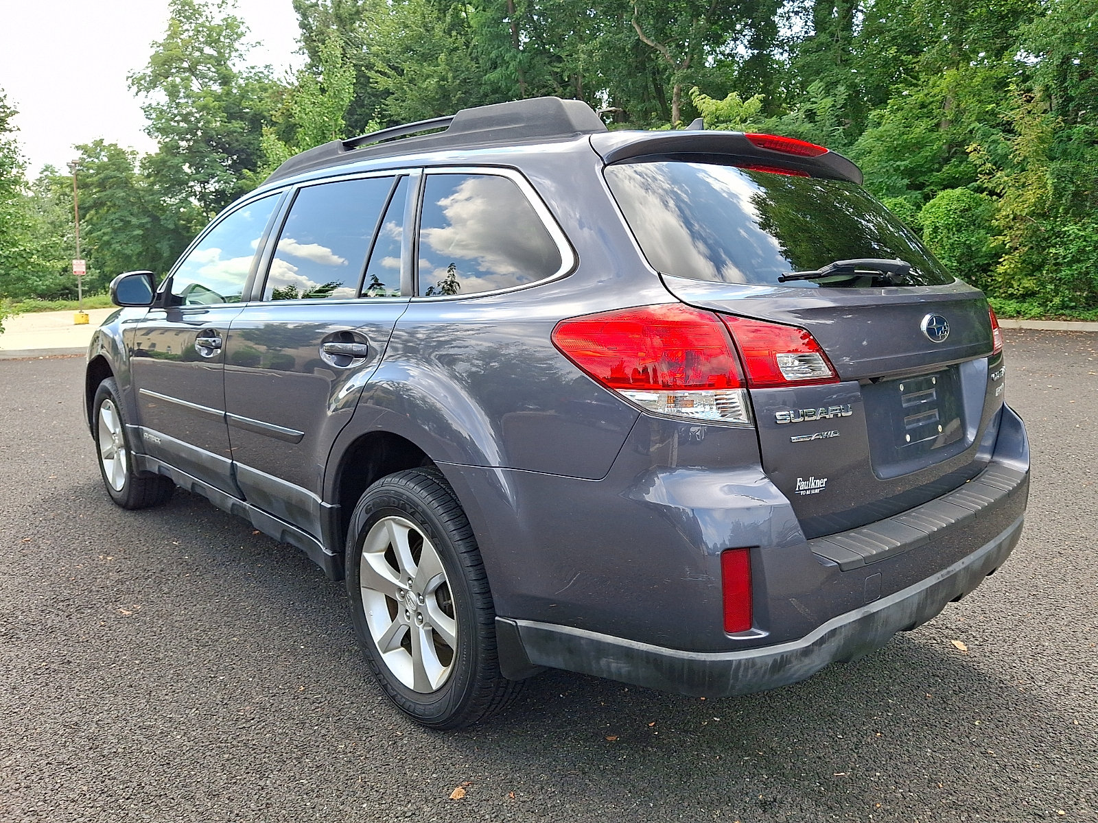 Used 2014 Subaru Outback 2.5i Limited w/ Moonroof Package AWD/4WD image 4