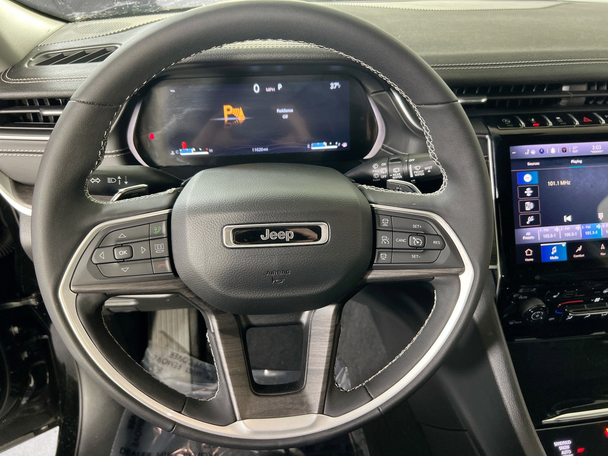 Used 2023 Jeep Grand Cherokee Limited image 11