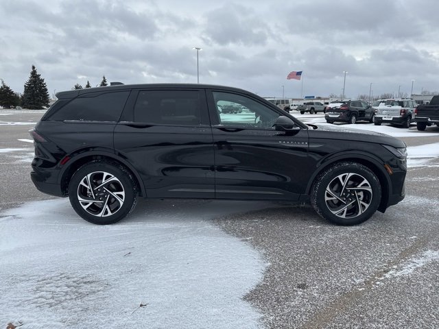 Used 2024 Lincoln Nautilus Premier w/ Equipment Group 102A image 4