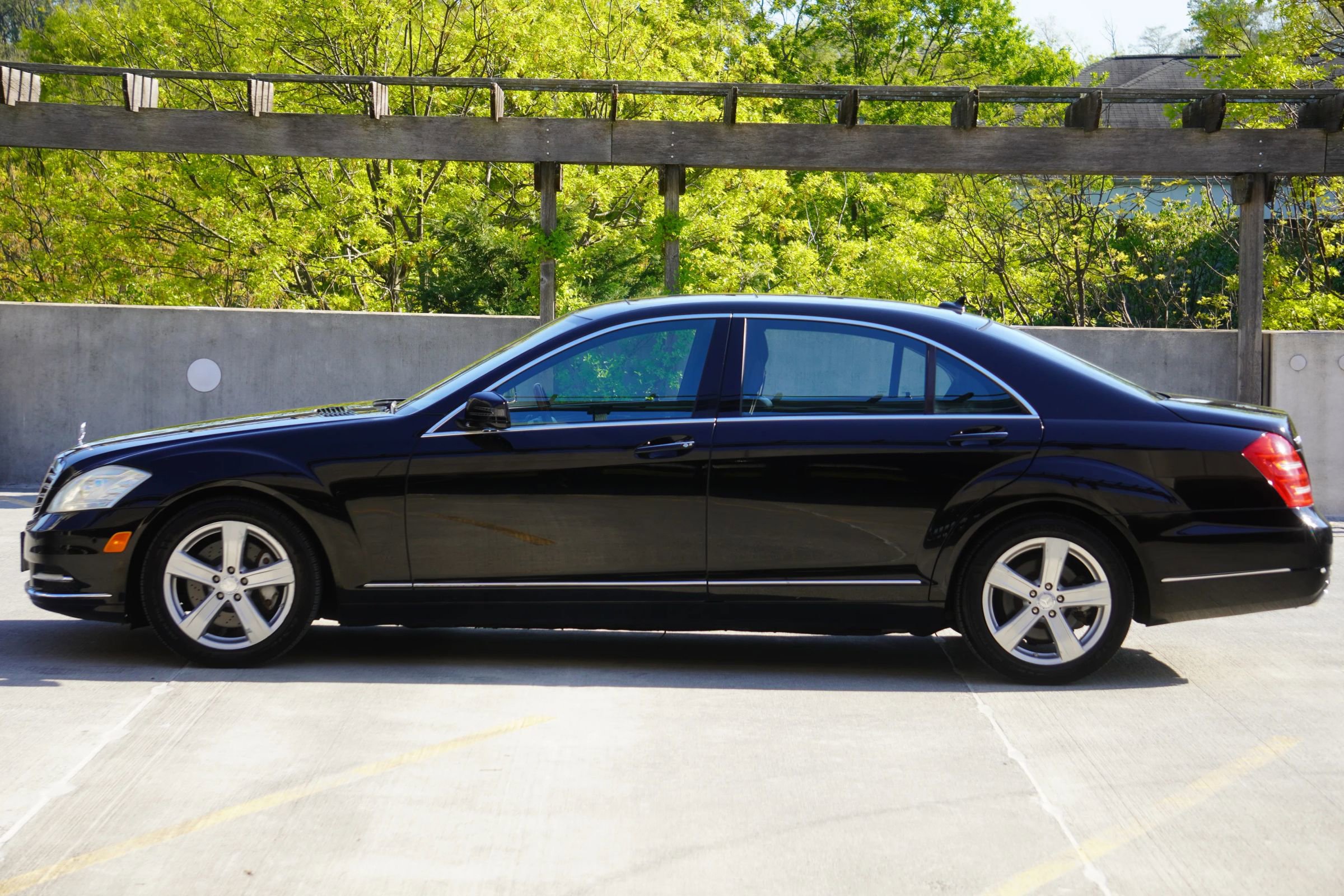Used 2010 Mercedes-Benz S 550 4MATIC image 6