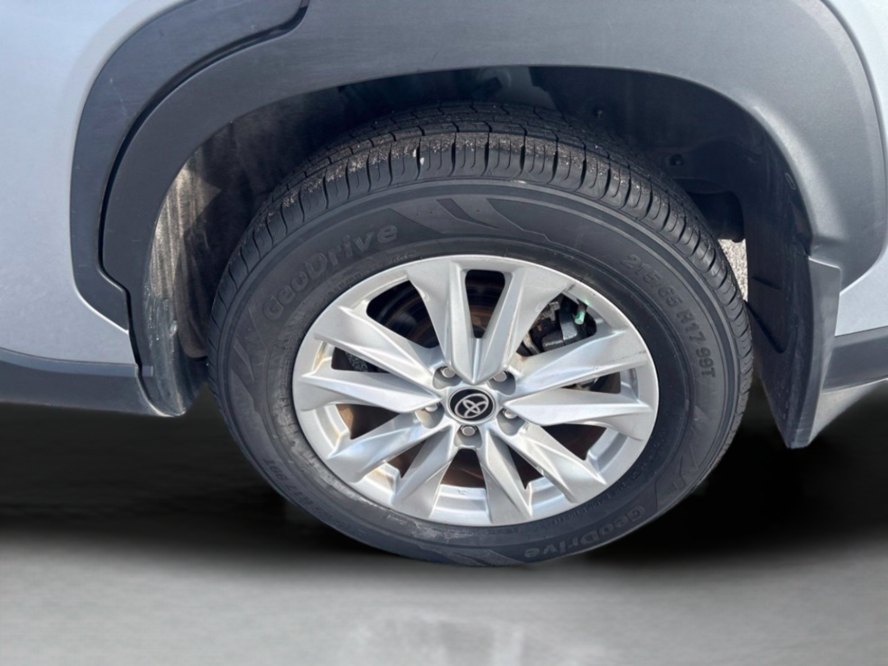 Used 2024 Toyota Corolla Cross LE FWD image 31