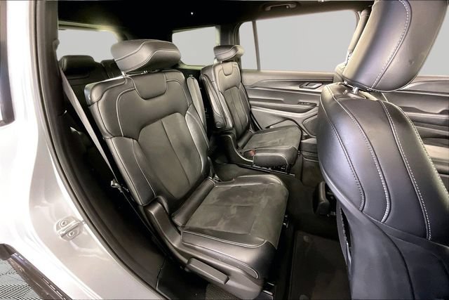 Used 2025 Jeep Grand Cherokee L Altitude AWD/4WD image 23