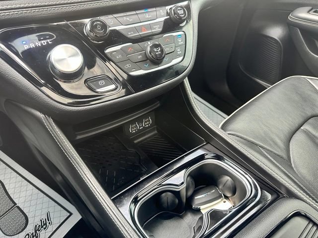 Used 2025 Chrysler Pacifica Limited FWD image 30