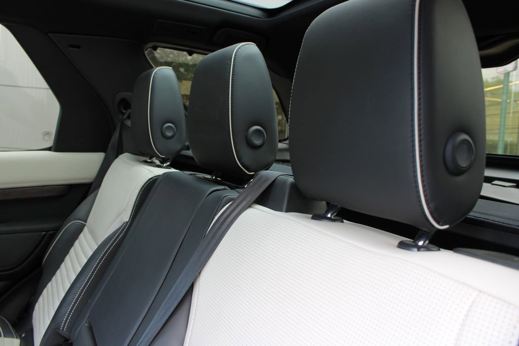 Used 2022 Land Rover Discovery HSE R-Dynamic AWD/4WD image 15