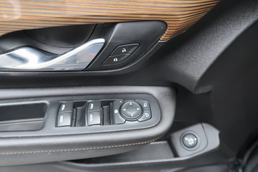 Certified 2020 GMC Terrain SLE w/ Driver Convenience Package image 14