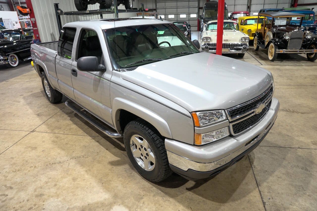 Used 2006 Chevrolet Silverado 1500 LT w/ Onstar Plus Package AWD/4WD image 14
