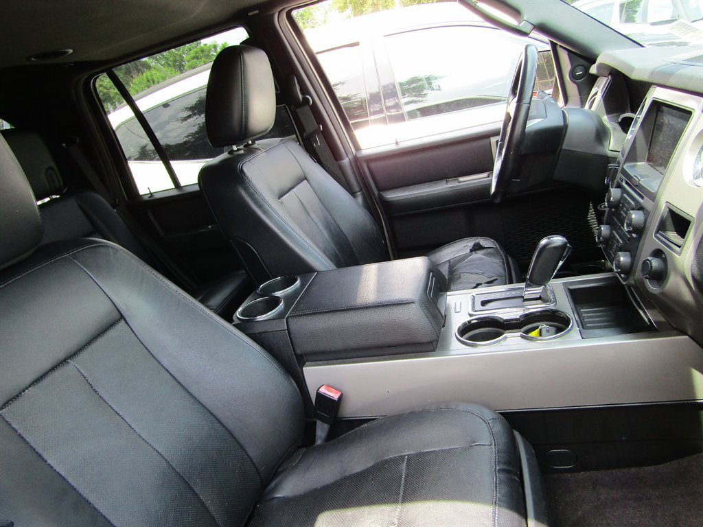 Used 2017 Ford Expedition Limited w/ Equipment Group 301A RWD image 4