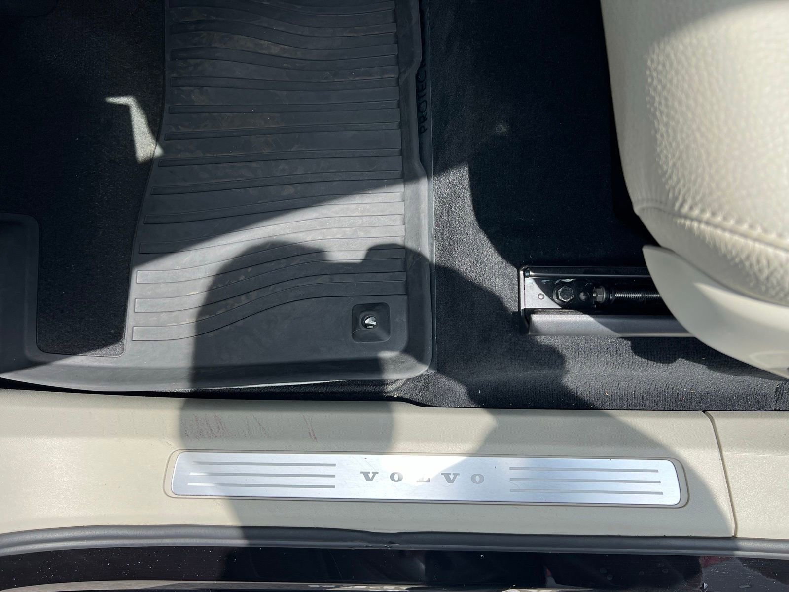Used 2020 Volvo XC90 T5 Momentum w/ Protection Package Premier FWD image 28
