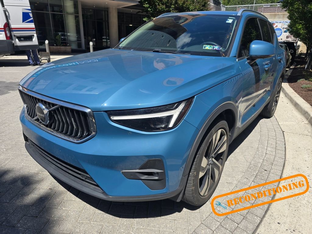 Used 2024 Volvo XC40 B5 Ultimate w/ Protection Package Premier AWD/4WD image 1