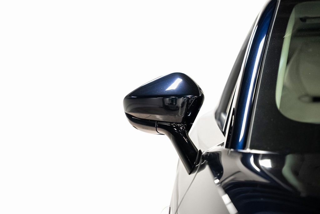 Used 2021 Aston Martin DBX image 11