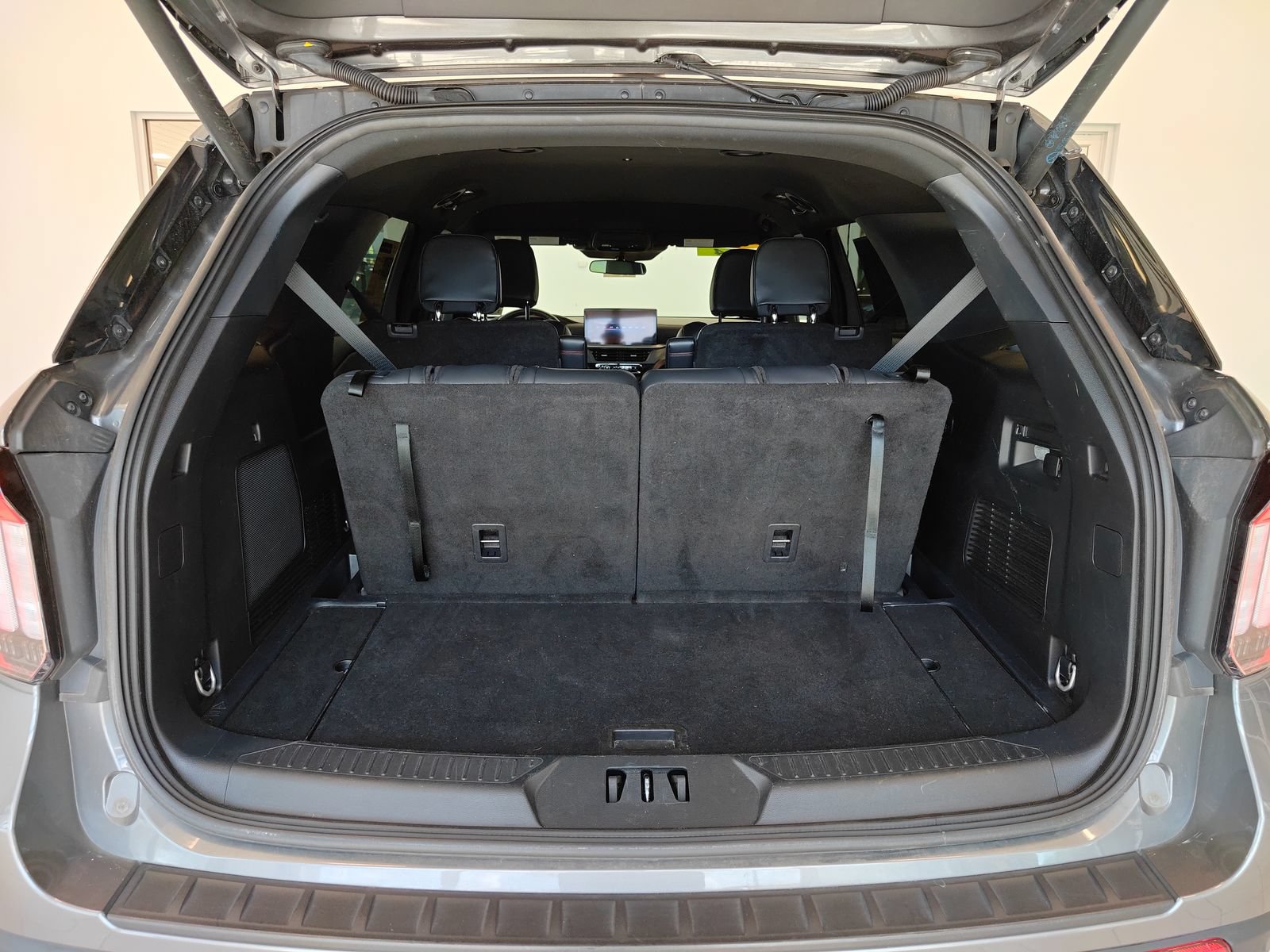 Used 2025 Ford Explorer ST-Line AWD/4WD image 14