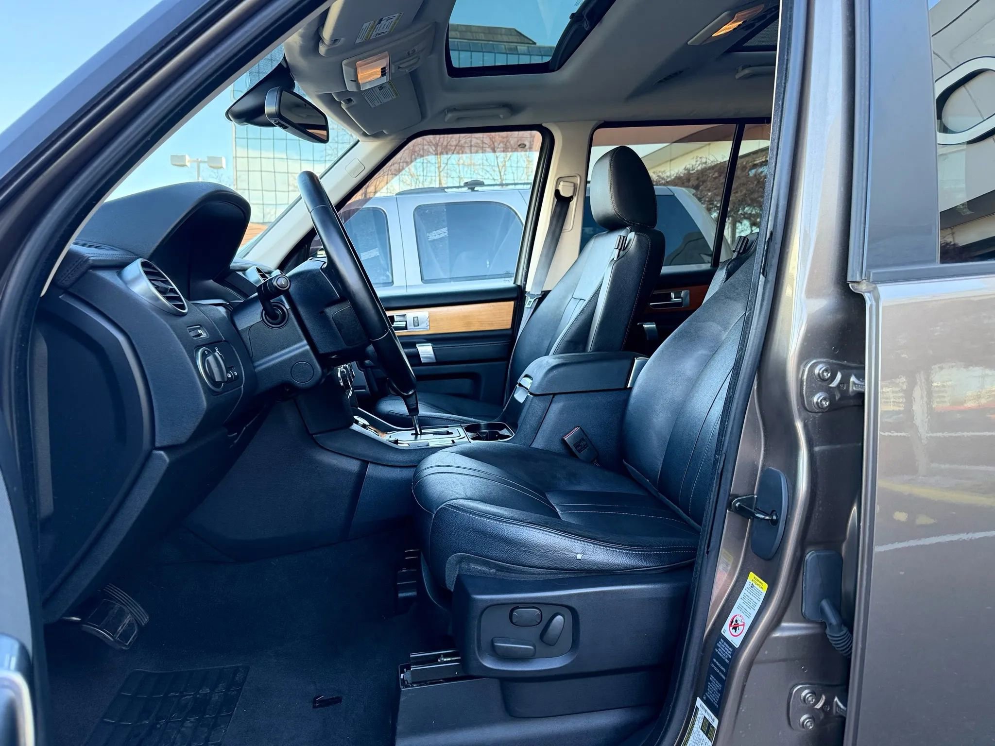 Used 2011 Land Rover LR4 HSE image 10