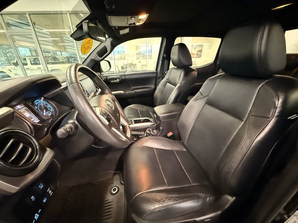 Used 2021 Toyota Tacoma Limited image 14