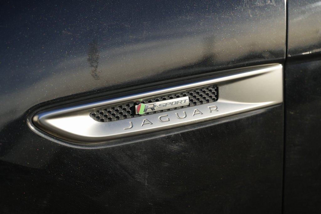 Used 2017 Jaguar F-PACE R-Sport image 19