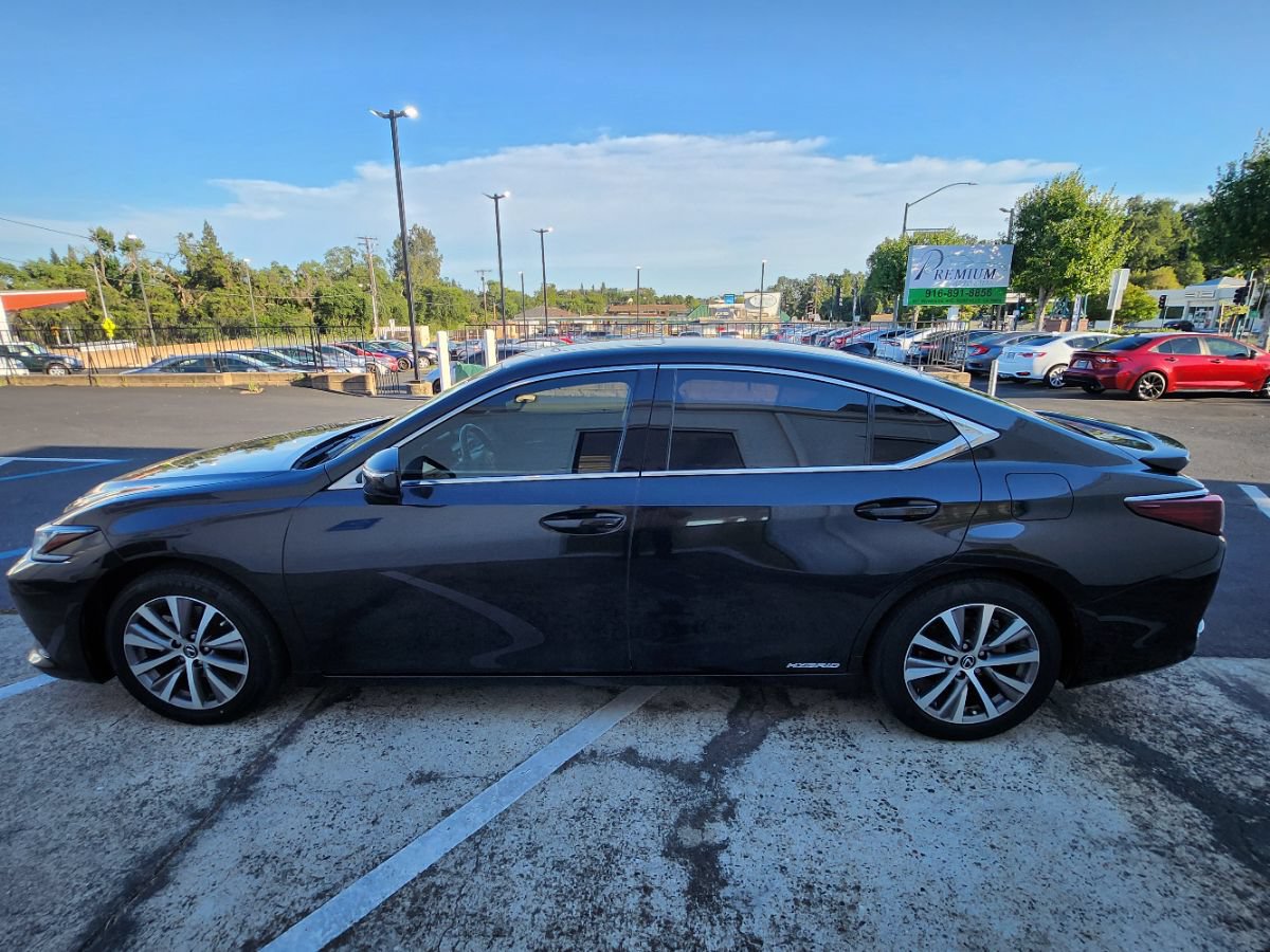 Used 2021 Lexus ES 300h w/ Accessory Package 2 FWD image 3